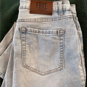 Frye Women’s Light Denim Jeans / Size 8